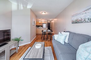 The Yonge Suites - Downtown Elegance