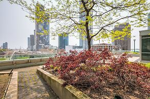 The Yonge Suites - Downtown Elegance