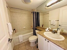 The Yonge Suites - Downtown Elegance