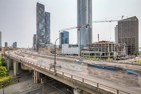 The Yonge Suites - Downtown Elegance