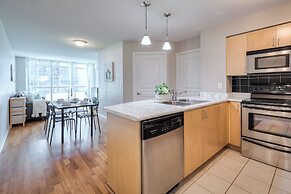 The Yonge Suites - Downtown Elegance
