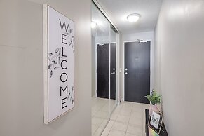 The Yonge Suites - Downtown Elegance