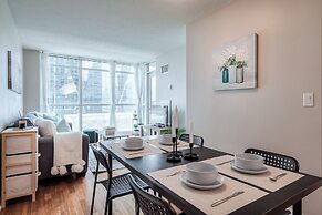 The Yonge Suites - Downtown Elegance