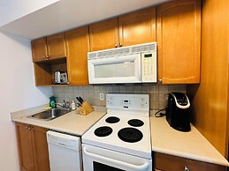 The Yonge Suites - Downtown Elegance