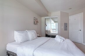The Yonge Suites - Downtown Elegance