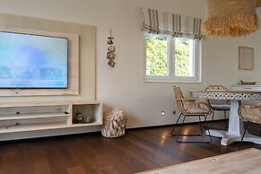 Villa Madrugada, Beachside Villa in Costabella