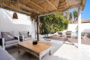 Villa Madrugada, Beachside Villa in Costabella