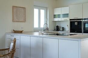 Villa Madrugada, Beachside Villa in Costabella