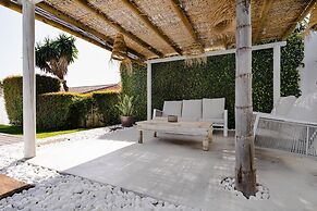 Villa Madrugada, Beachside Villa in Costabella