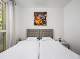 Premium Apartment With Patio