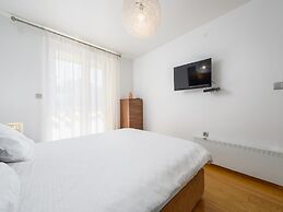 Premium Apartment With Patio