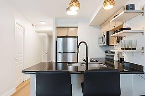 Rivetstays - The Yonge Grand Suites