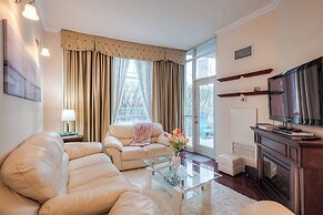 Rivetstays - The Yonge Grand Suites