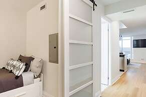 Rivetstays - The Yonge Grand Suites