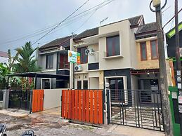 Homestay Syariah Dekat Monjali dan JCM by Simply Homy