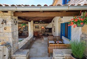 Pretty Villa With Balcony