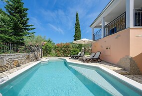 Pretty Villa With Balcony