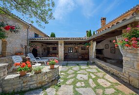 Pretty Villa With Balcony