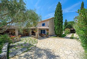 Pretty Villa With Balcony
