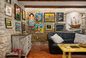 Pretty Villa With Balcony