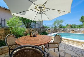 Pretty Villa With Balcony
