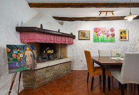 Pretty Villa With Balcony