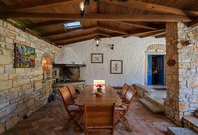 Pretty Villa With Balcony
