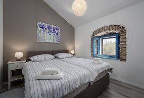 Pretty Villa With Balcony