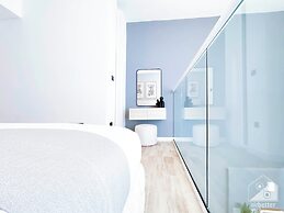 Luxury 1-br Villa in Rukan: Dubai Skyline Views!