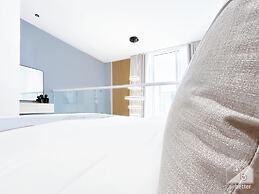 Luxury 1-br Villa in Rukan: Dubai Skyline Views!
