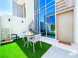 Luxury 1-br Villa in Rukan: Dubai Skyline Views!