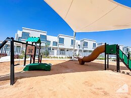 Luxury 1-br Villa in Rukan: Dubai Skyline Views!