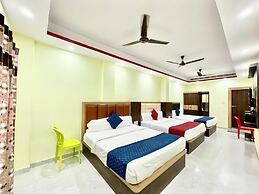 Hotel LV Palace - near Ghats & Temples