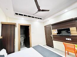 Hotel LV Palace - near Ghats & Temples