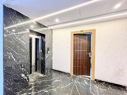 Hotel LV Palace - near Ghats & Temples