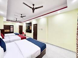 Hotel LV Palace - near Ghats & Temples