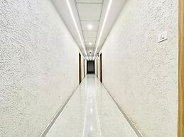 Hotel LV Palace - near Ghats & Temples