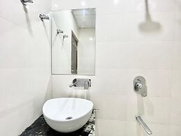 Hotel LV Palace - near Ghats & Temples