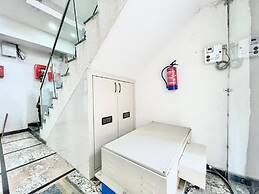 Hotel LV Palace - near Ghats & Temples