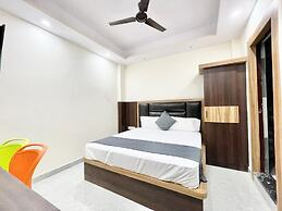 Hotel LV Palace - near Ghats & Temples