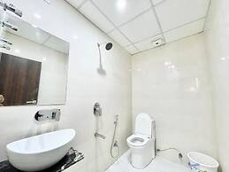 Hotel LV Palace - near Ghats & Temples