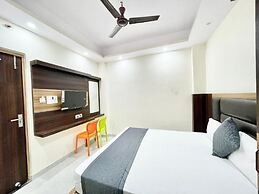 Hotel LV Palace - near Ghats & Temples