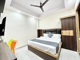 Hotel LV Palace - near Ghats & Temples