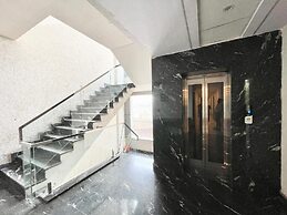 Hotel LV Palace - near Ghats & Temples