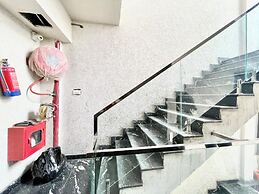 Hotel LV Palace - near Ghats & Temples