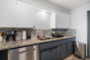 Spacious Retreat 8 Bedroom River