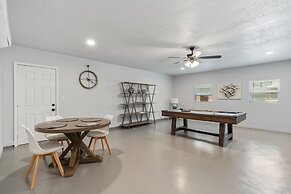 Spacious Retreat 8 Bedroom River