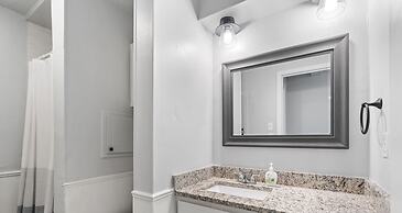 Spacious Retreat 8 Bedroom River