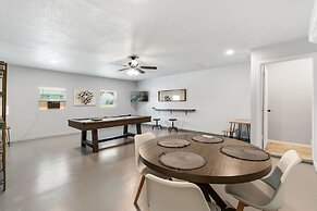 Spacious Retreat 8 Bedroom River