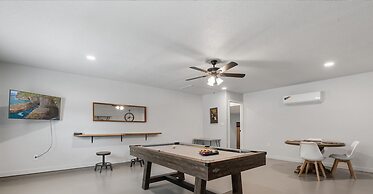 Spacious Retreat 8 Bedroom River